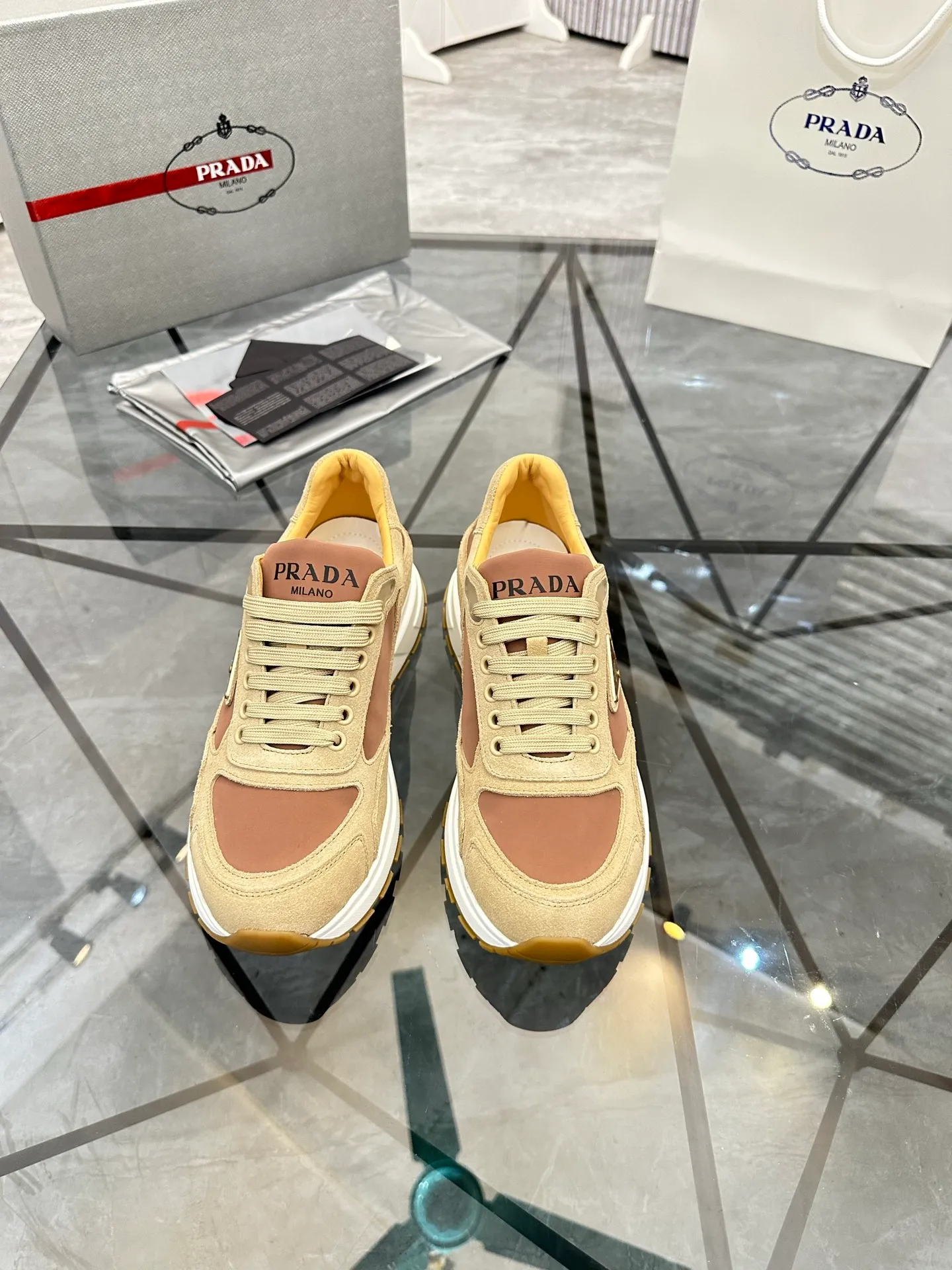 Men's shoes for sale 💰: 💰P580¥ High-end top quality Product trademark: Prada *"Prada*" low-top casual shoes Regular size: 38-45 (can be customized to 46) Product materials: imported upper layer of high mercerized nubuck leather spliced ​​with breathable mesh, water-dyed cowhide lining, cowhide feet, original ultra-light foam outsole. No.: 001